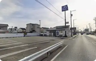 そのまま直進し、左手に『鰻の成瀬 袋井店』が見えてきます。