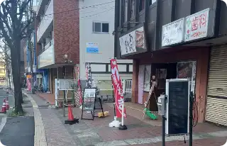 そこから75歩歩くと右側に鰻の成瀬成瀬店がございます。