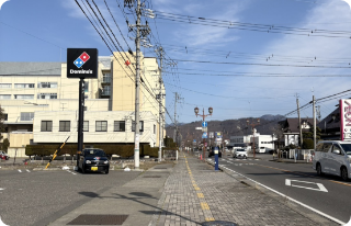 安曇野消防局方面を目指し、グルメストリートに入っていきます。