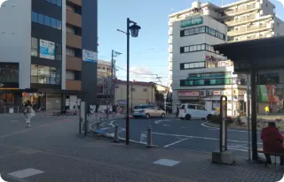 北口を出てまっすぐ進みます