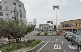 駅前ロータリーから倉吉市街地方面へ進みます。