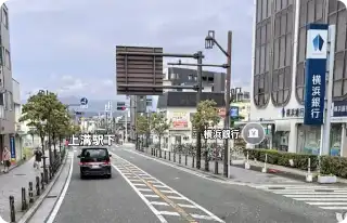 横浜銀行から200ｍ進みます。