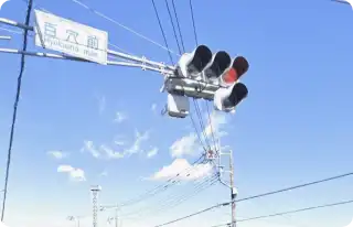 そのまま直進し国道407号(百穴前)の交差点に付いたら左折します。