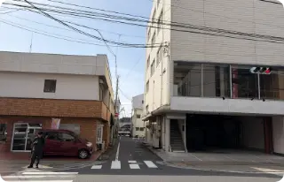 佐伯区役所前駅を降りて佐伯区役所方面（南側）に向かって歩きます。