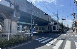 そのまま真っ直ぐ進むと鹿骨通り沿いのバーミヤンが見えてきたら正解です。