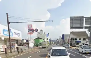 そのまま進むと県道22号線へ入り、市街地方面へ直進します。