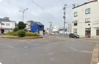 神明駅出口から西方面に直進。