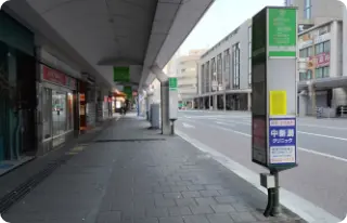 「本町（ほんちょう）」バス停 で下車します。