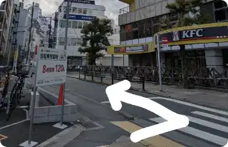 PARCO方面に進んでいただき、PARCOを右手に直進します。