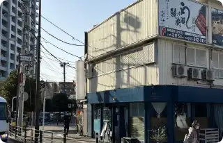 階段を降りましたら、JR新川崎駅方面に進みます。