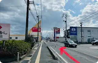 そのまま進みウェルネス、DAISOを過ぎる