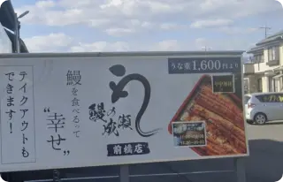 突き当たり右カーブをそのまま進みます。