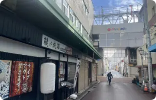 そのまま少し進んで頂くと、左側にうなぎの成瀬新潟本町通り店がございます。