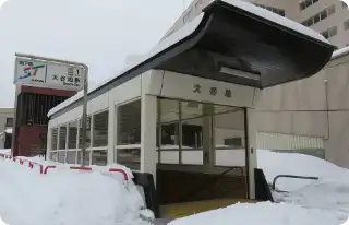 大谷地駅を出発<br />
大谷地駅4番出口から地上へ出ます。<br />
(他出口から地上へ出たら、まずは南東方向（厚別公園や三里塚方面）へ進みます。)