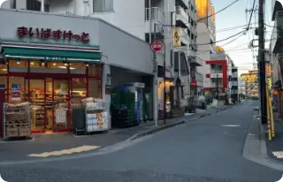 すぐにイオンマイバスケットがあり、左に曲がります。