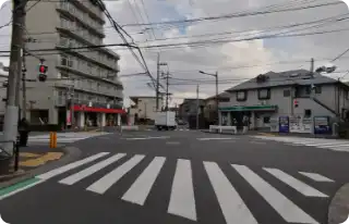 しばらくすると青木屋さんがある交差点に出ます。