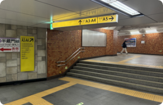 神保町駅A3出口を出て右に行きます。