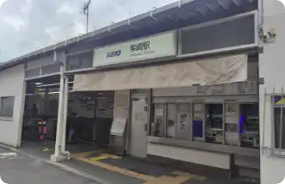 柴崎駅の南口改札を出ます。