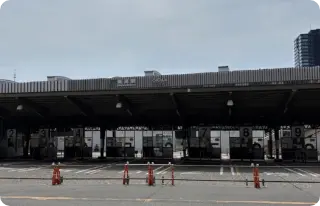 新潟駅「万代口」を出て、駅前バスターミナルへ向かいます。