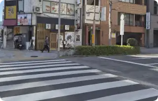 その向かいに鰻の成瀬 日本橋店がございます。