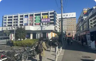 くら寿司橋本駅前店の前を通ります。