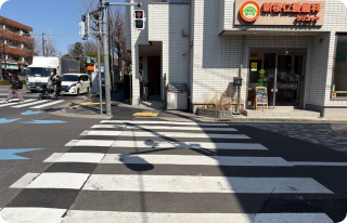 右手に見える江古田ゆうゆうロードに入り。