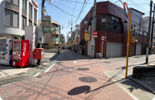 西京信用金庫江古田支店を左にして右斜め後ろに進み。