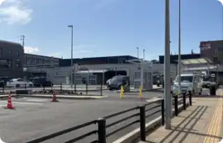 大みか駅の改札を出て東口へ向かいます。