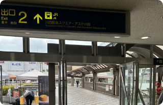 阪急 川西能勢口駅 2番出口を出ます。