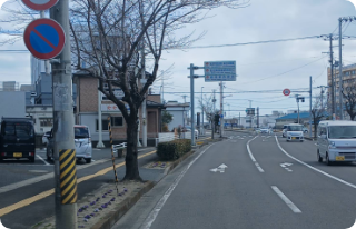 4つ目の信号で国道4号線に出ます。目の前は岩沼警察署になります。