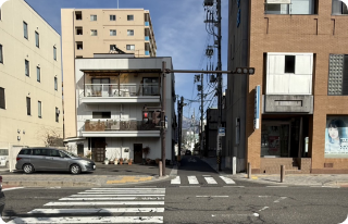 そのまま真っ直ぐ進み、天神通りに入っていきます。