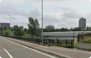 三里川橋を渡る<br />
ルートの途中で三里川橋を渡ります。