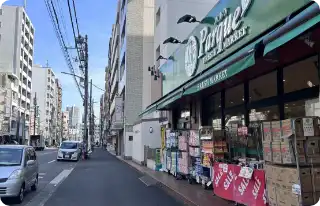 そのまままっすぐ進み右手に鰻の成瀬横浜反町店がございます。