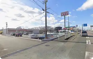 そのまま直進し、左手にファッションセンターしまむらが見えてきます。