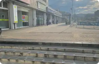 その後ローソン沿いにまっすぐ進みます。