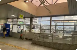 めじろ台駅改札を出て左へ進みます。