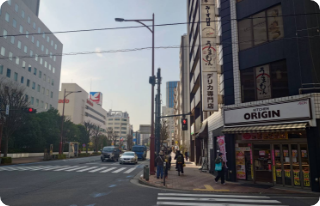 ゴルフパートナーの角を右に曲がります。