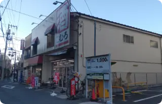 左に曲がります