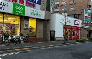 突き当たりツルハドラッグを右へ曲がります。